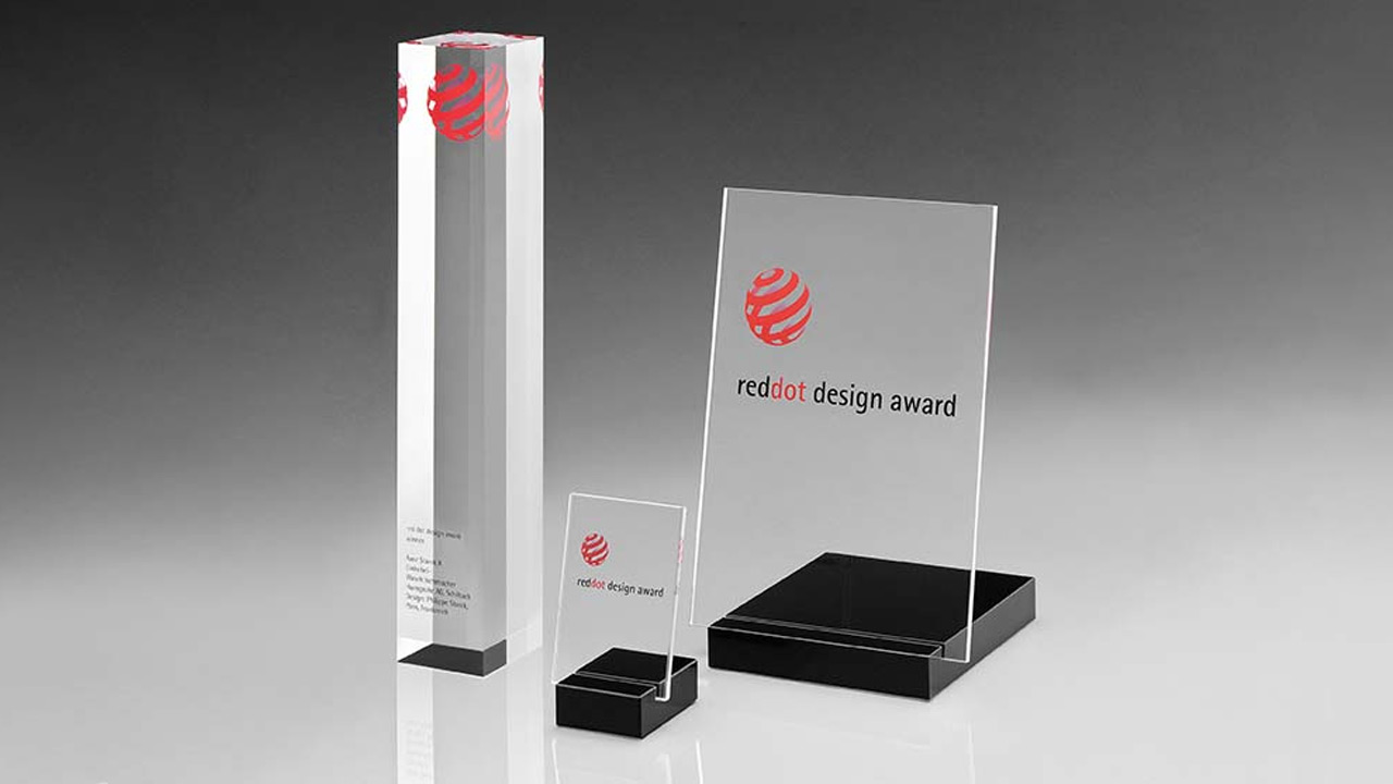 reddot Award Display aus PLEXIGLAS®